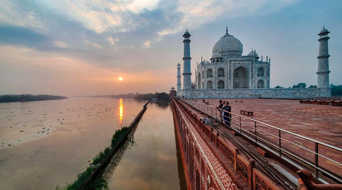 Yamuna Riverfront / Taj Ganj Ghats