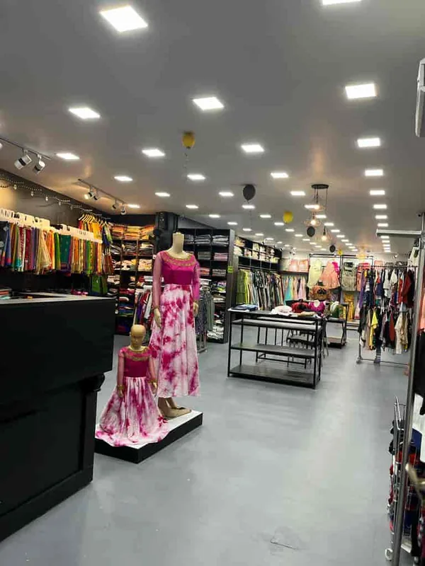 Nethaji Road (Textile and Garment Street)