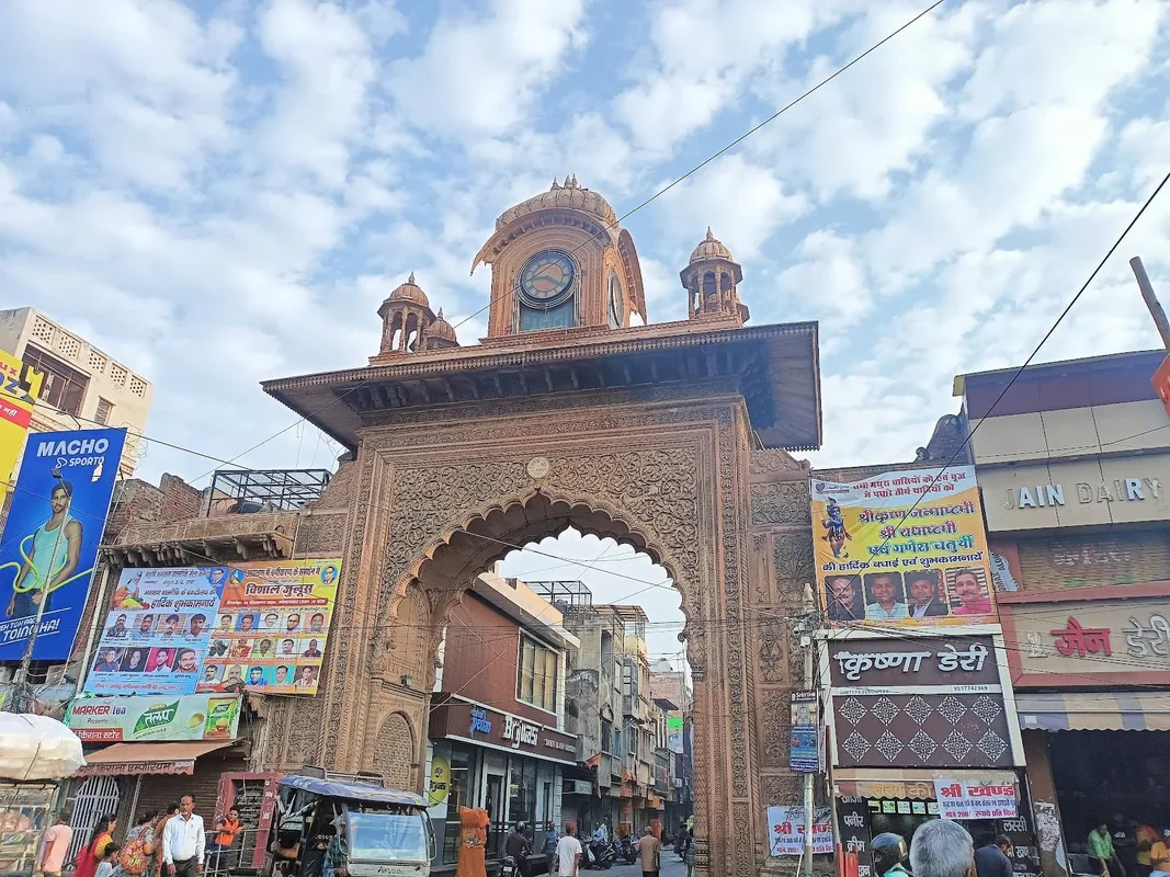 Holi Gate Market