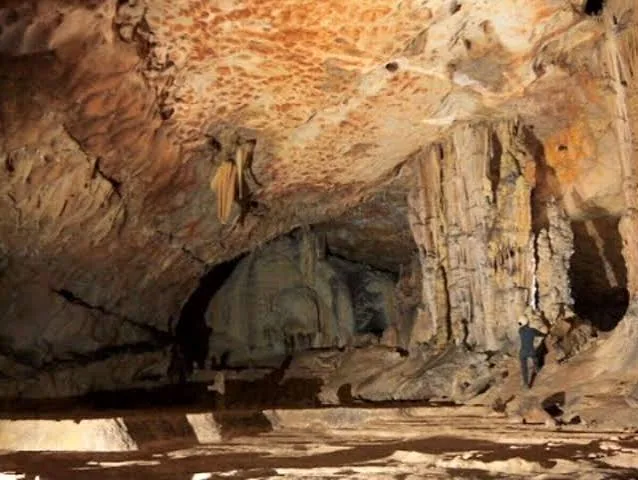 Krem Mawmluh Cave
