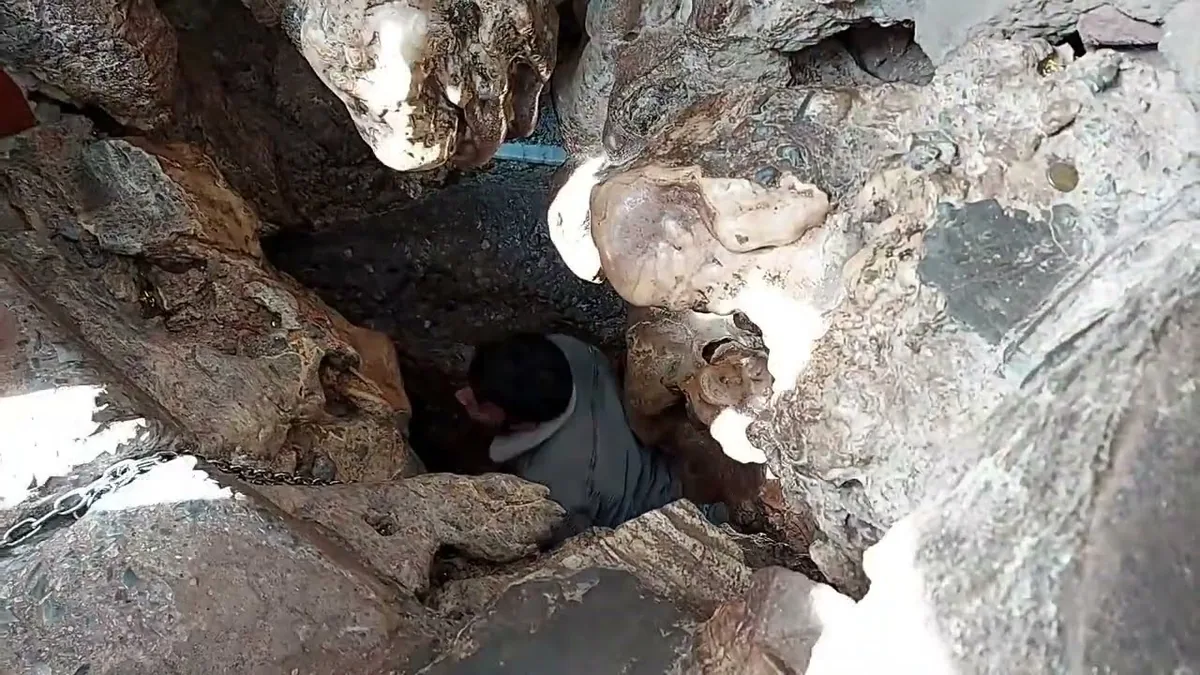 Ardh Kuwari Cave