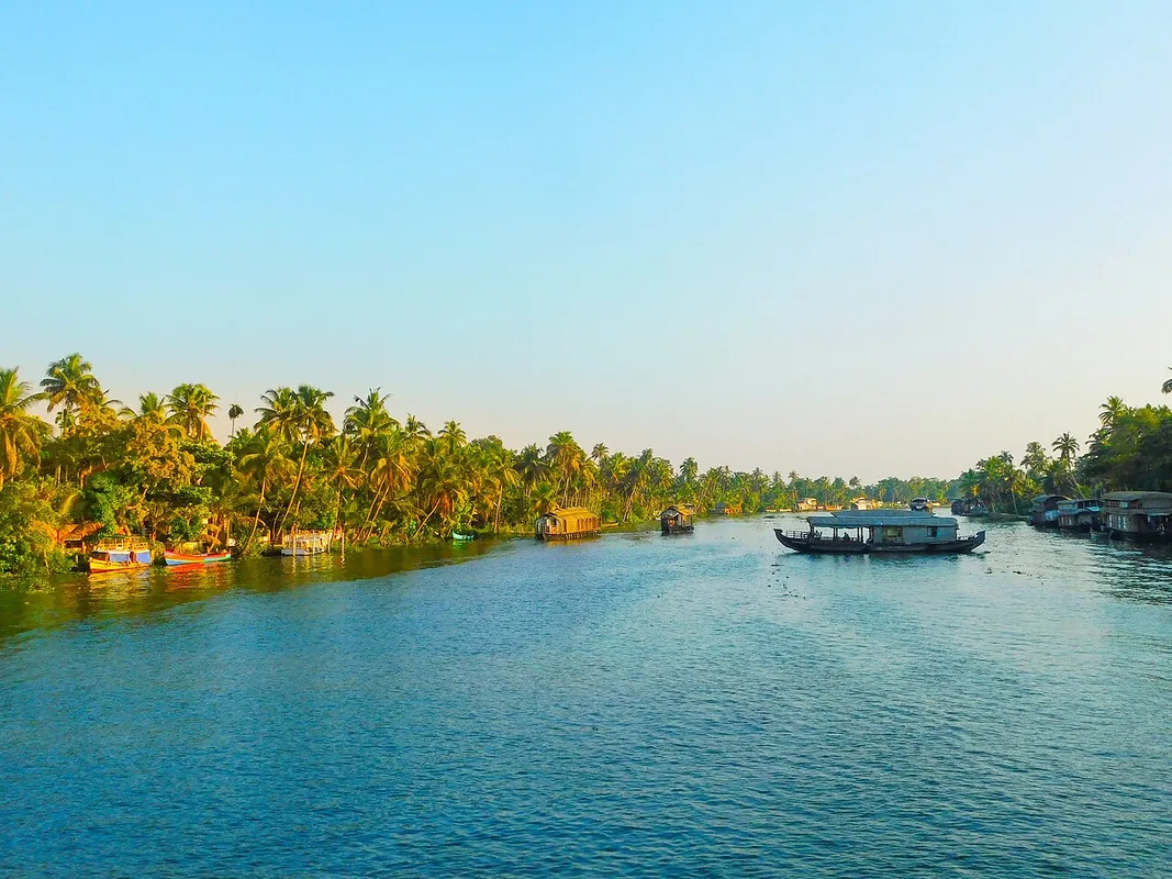 Vembanad Lake (Kumarakom Backwaters)