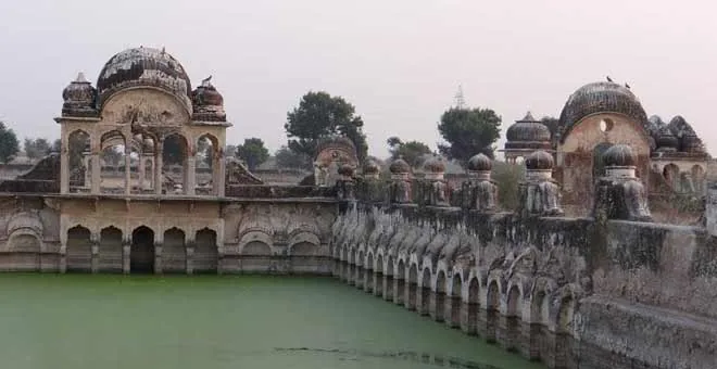 Aath Kambh Chhatri