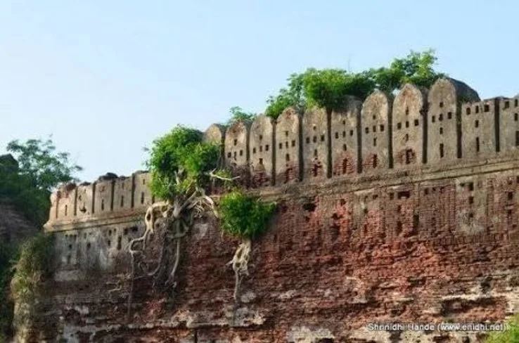 Alamparai Fort