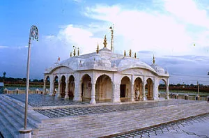Old Samosharan Temple Pawapuri