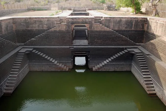 Battisi Baoli