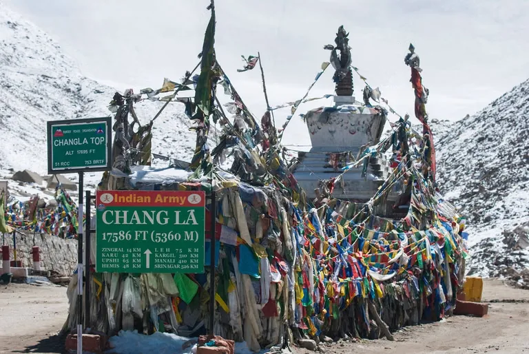 Chang La Baba Temple