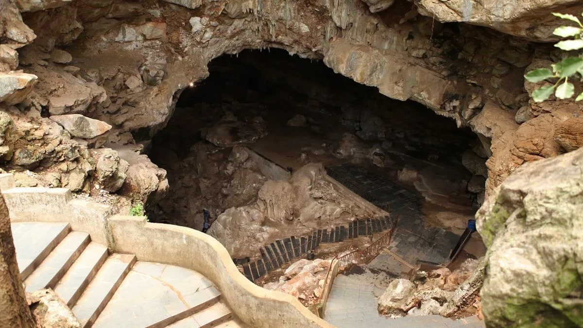 Borra Caves