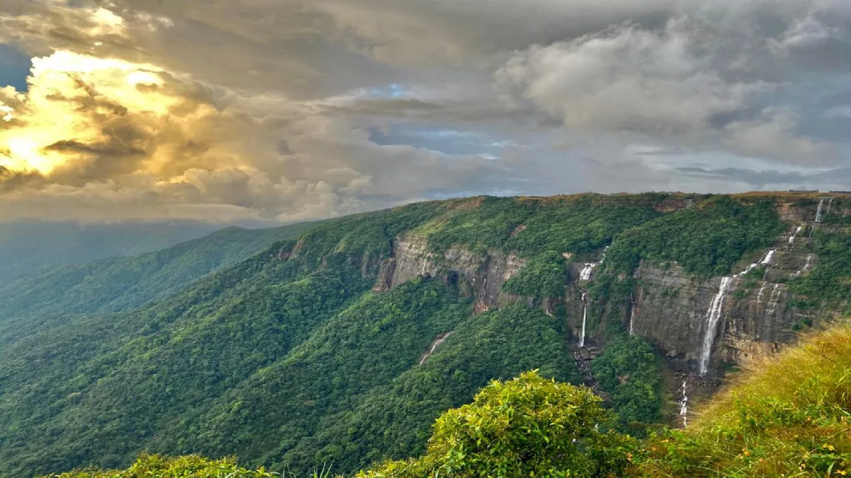 Seven Sisters Falls (Nohsngithiang Falls)