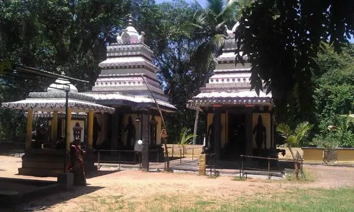 Ponnumthuruthu Golden Island Temple