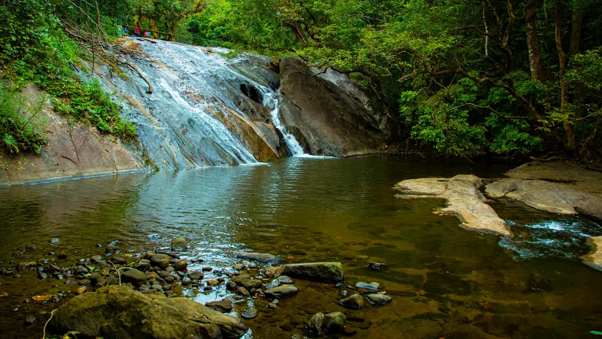 Dhoni Waterfalls