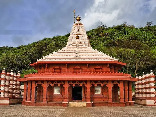 Swayambhu Ganapati Temple, Ganpatipule